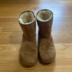 Short ugg boots